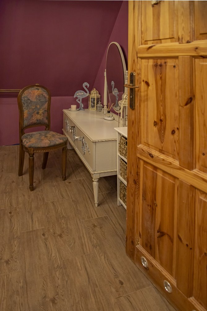 Wypoczynek w stylu vintage! Odkryj nasze pokoje w Łowiskach, blisko atrakcji Płotów.